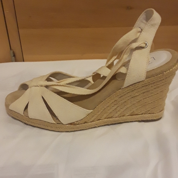 Ann Taylor Loft size 8 espadrilles wedge heels - Picture 3 of 3
